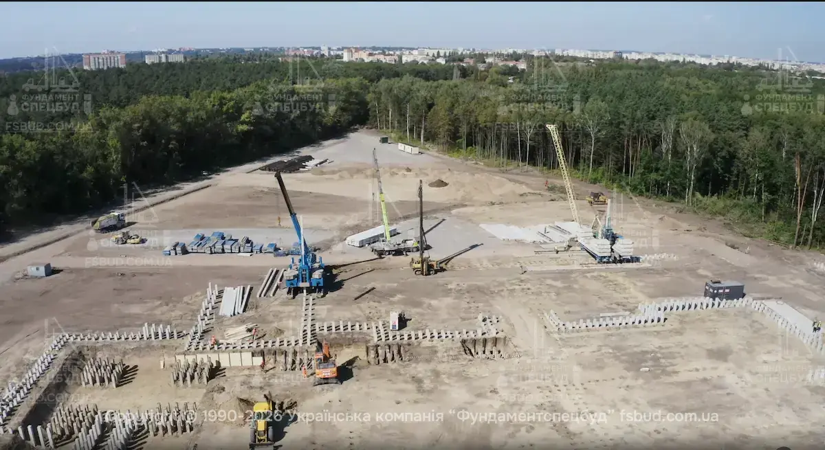 Професійне вдавлювання паль біля лісу | ФУНДАМЕНТСПЕЦБУД