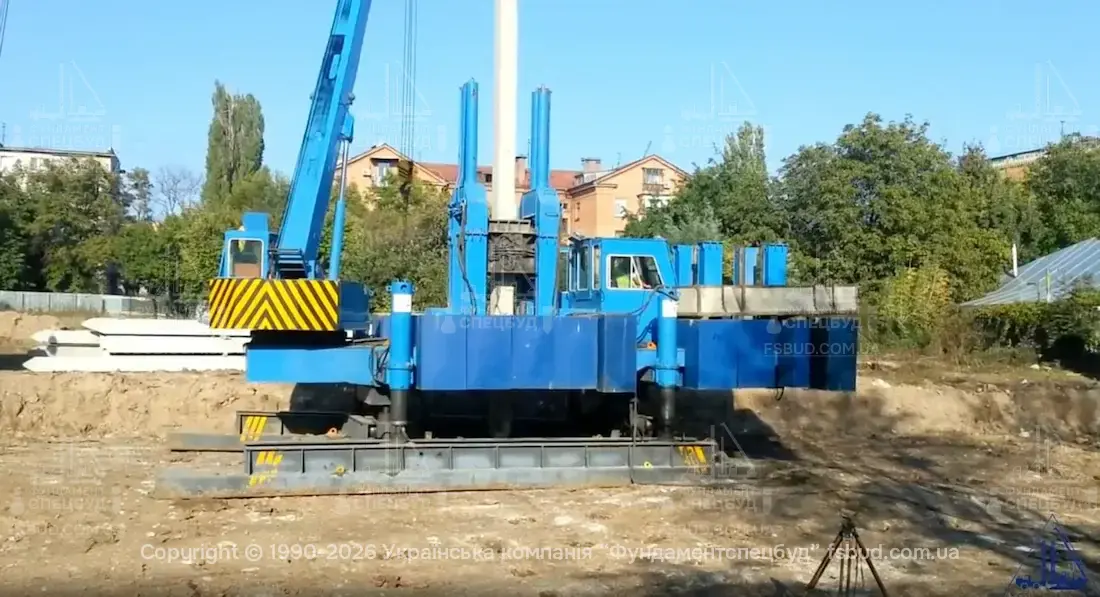 Прев’ю для відео професійного вдавлювання паль | ФУНДАМЕНТПЕЦБУД